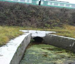 Новая водопропускная ж.б. труба 142 км ПК3 участка Москва- Рязань. Новая водопропускная ж.б. труба 142 км ПК3 участка Москва- Рязань.