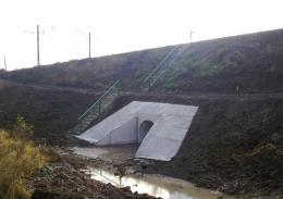 Новая водопропускная ж.б. труба 142 км ПК3 участка Москва- Рязань. Новая водопропускная ж.б. труба 142 км ПК3 участка Москва- Рязань.